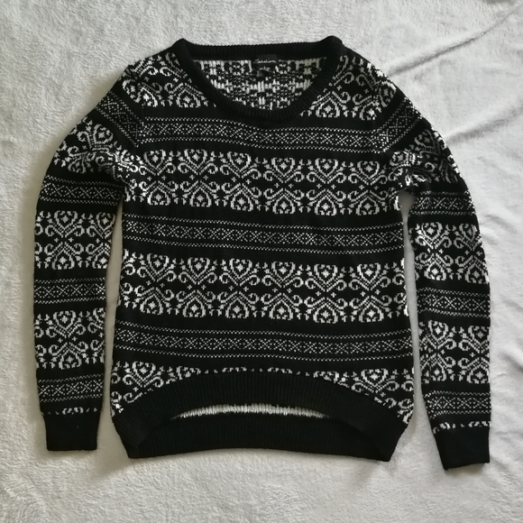 Seductions Sweater - Picture 1 of 3